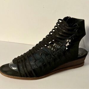 VINCE CAMUTO Strappy Wedge sandals